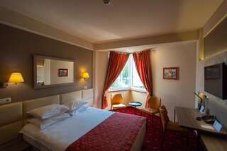 Отель Best Western Plus Lido Hotel Тимишоара Номер с кроватью размера «king-size»-6