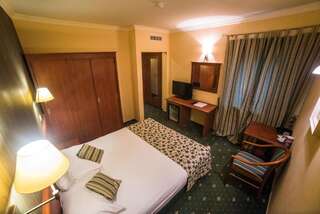 Отель Best Western Plus Lido Hotel Тимишоара Семейный номер с кроватью размера "king-size"-1