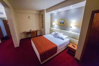 Отель Best Western Plus Lido Hotel Тимишоара Люкс с кроватью размера «king-size»-7